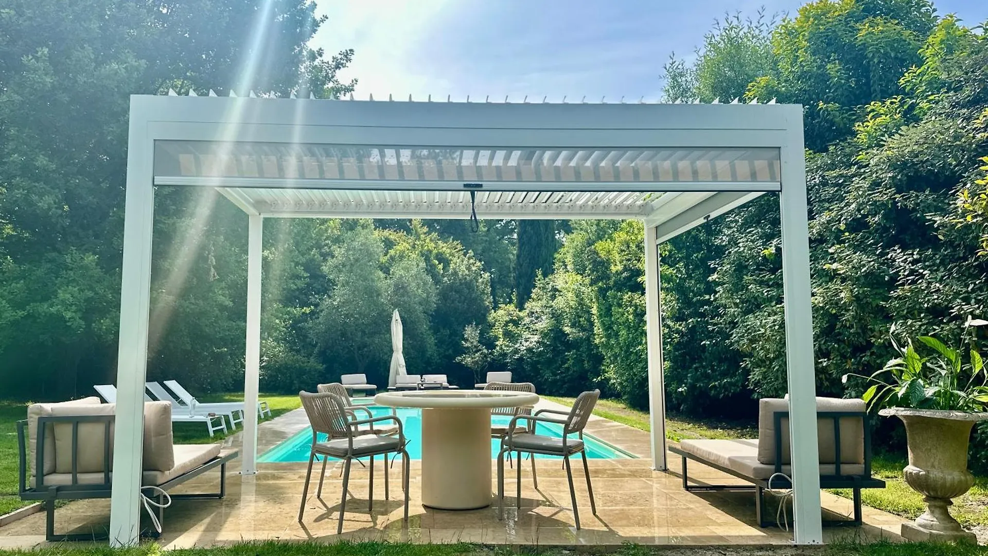 Green Escape Guesthouse With Pool In Villa Флоренция Апартаменты